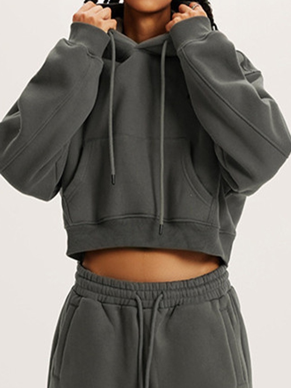 Einfarbiger, kurzer, übergroßer Kapuzenpullover mit Kängurutasche-2