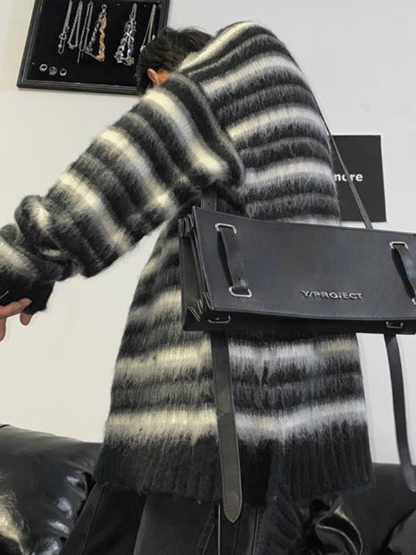 Kontrastgestreifter Fuzzy-Strickpullover für Herren-1