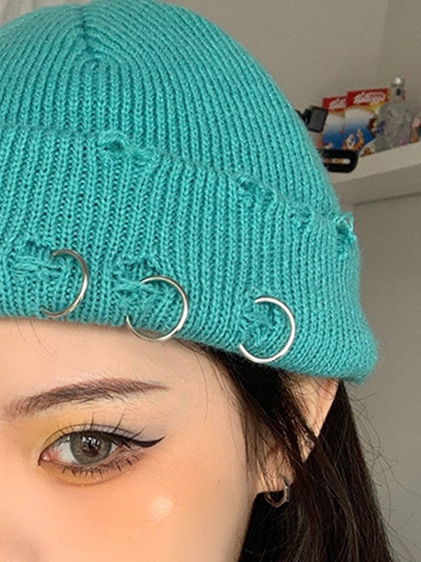 Gestrickte Beanie-Mütze mit Sicherheitsnadel in Distressed-Optik-1