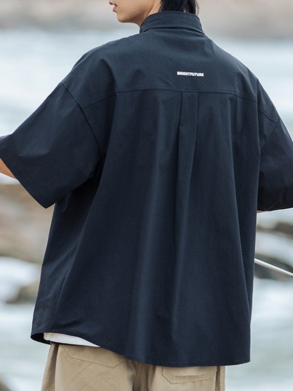 Kurzärmliges Hemd mit Knopfleiste und Fronttasche für Herren-1